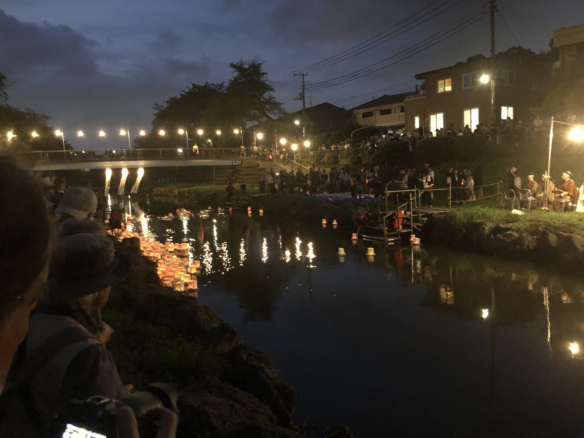 調布市野川で祈り　